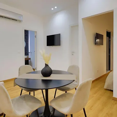 Les Petites Noir Appartement